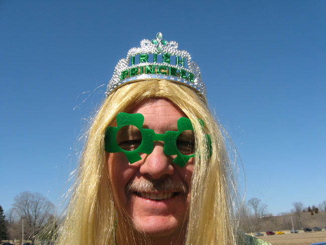 /pictures/ST Pats Float 2009 - No snow our guys keep draging/IMG_1356.jpg